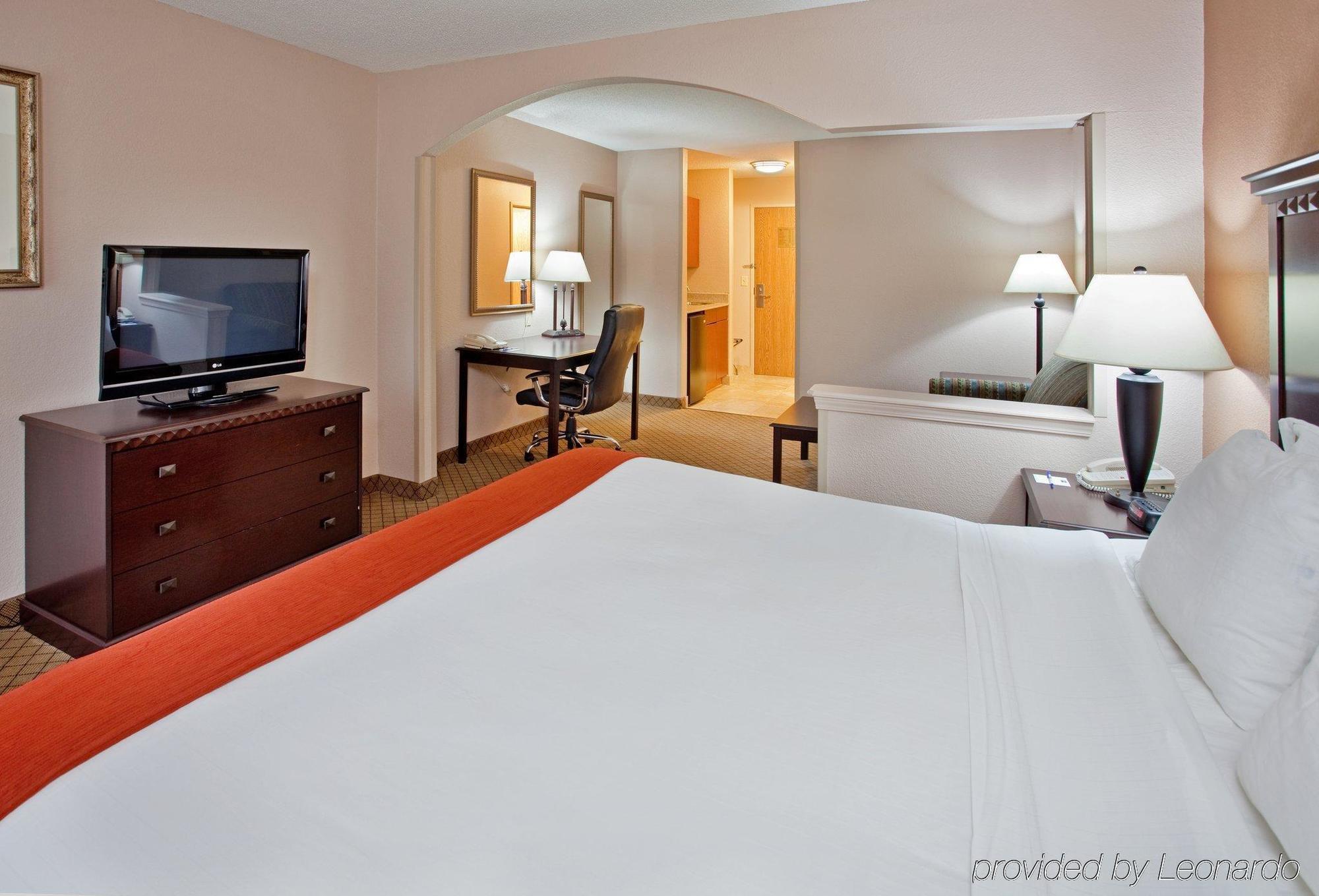 Holiday Express Kansas City Missouri By Ihg Liberty
